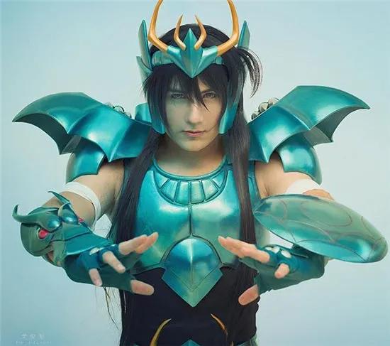 欧美肌肉型男COS圣斗士星矢紫龙,完美还原庐山升龙霸