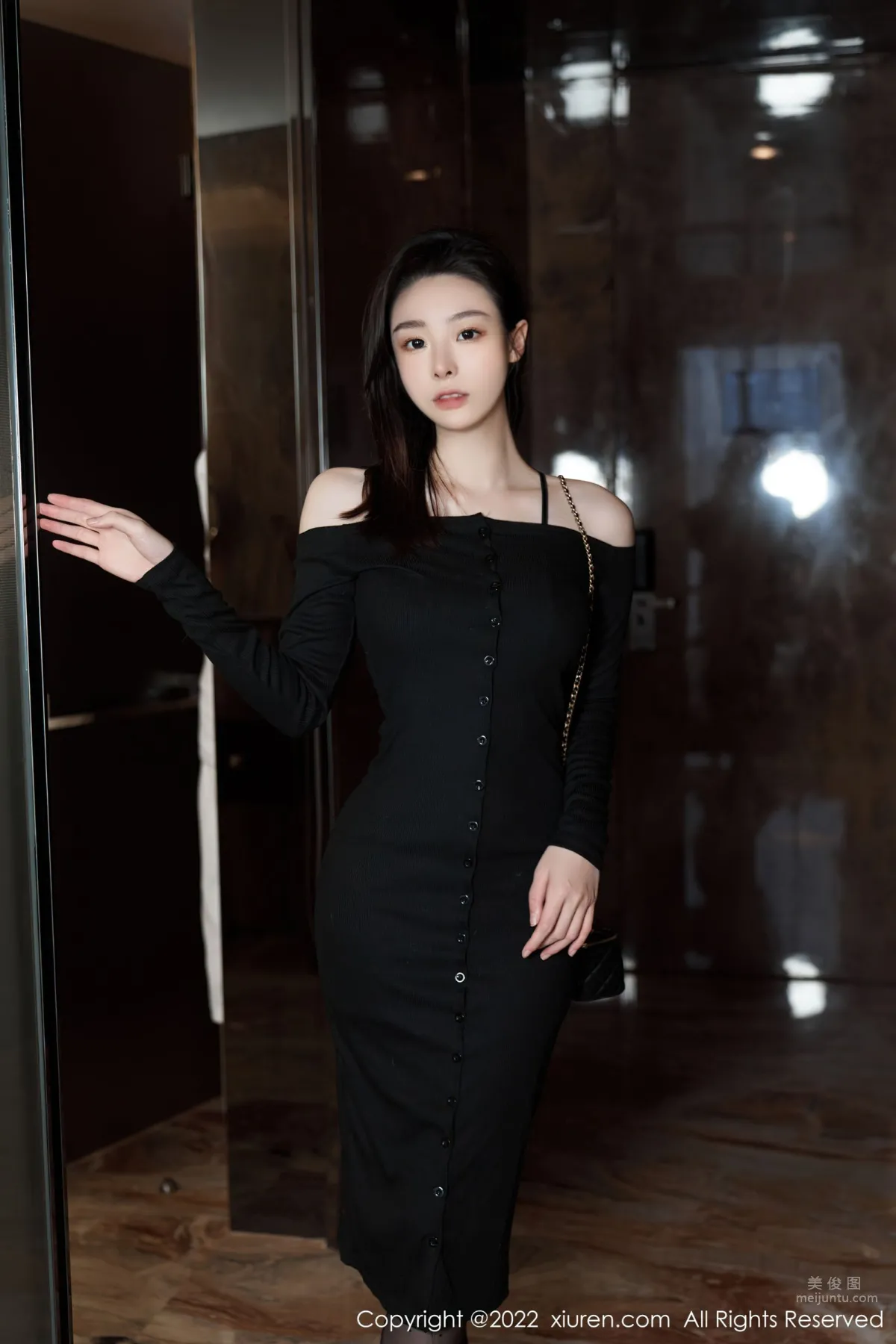 [XiuRen] 2022.09.01 No.5529 是小逗逗