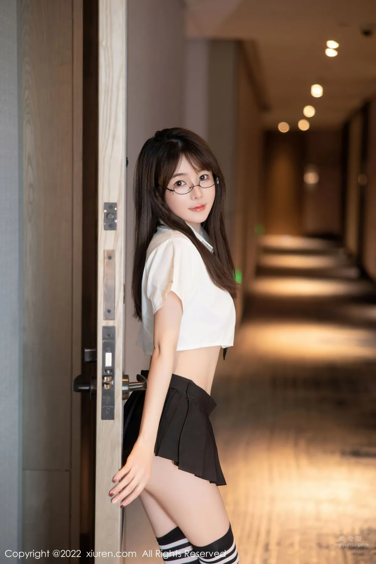 [XiuRen] 2022.08.01 No.5365 婠婠么